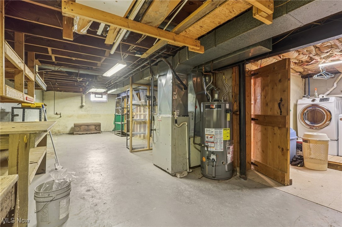 10556 Lagrange Road Elyria, OH 44035 - Photo 28 of 35 Workbench and shelving will stay.