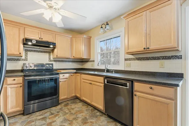 $299,900 | 1011 Western Avenue, Hampden, ME 04444