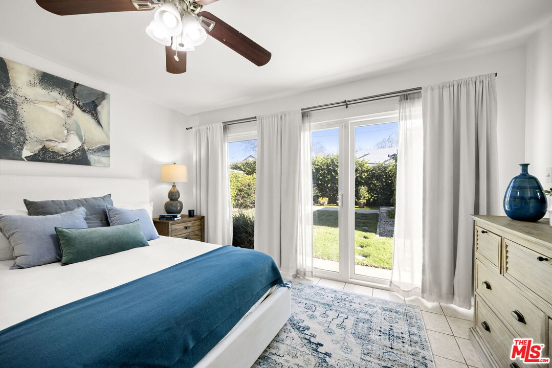3770 Buckingham Road Los Angeles, CA 90016 - Photo 15 of 19 a bedroom with a bed and a window