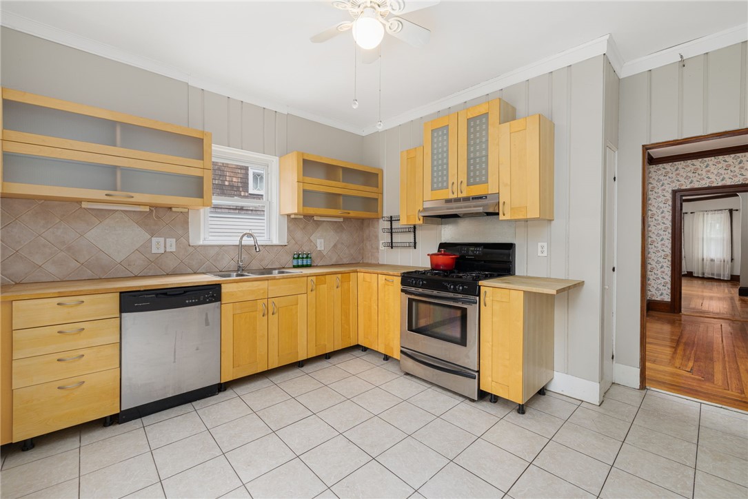 31 Windsor Road, Unit 1 Cranston, RI 02905 - Photo 23 of 44