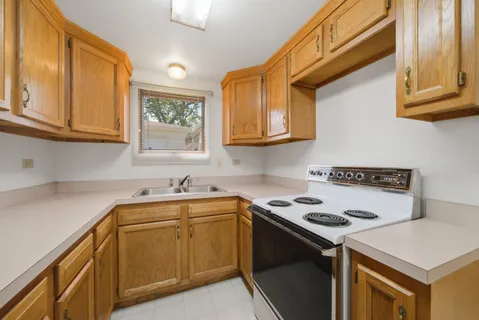 $230,000 | 33847 North Prospect Drive, Grayslake, IL 60030