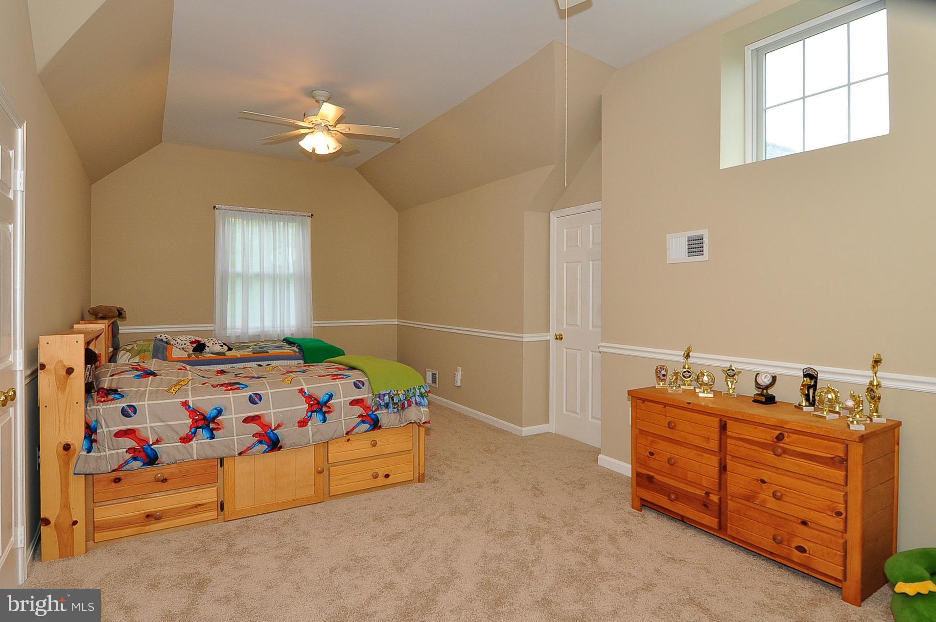 16185 Hampton Road Hamilton, VA 20158 - Photo 22 of 30 Upstairs bedroom