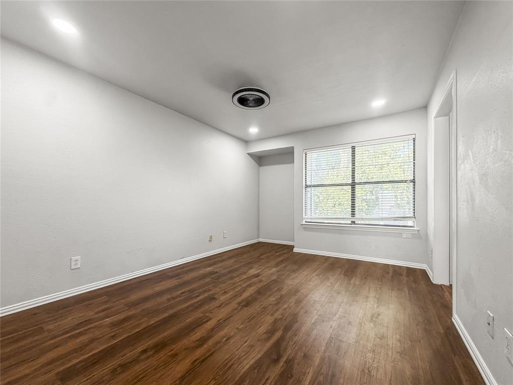 5840 Spring Valley Road, Unit 1104 Dallas, TX 75254 - Photo 6 of 16 Spacious room featuring wood-finish flooring, a large window with blinds, recessed lighting, and a modern ceiling vent