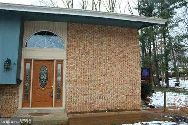 6404 Greeley Boulevard Springfield, VA 22152 - Photo 2 of 23 Exterior (Front)