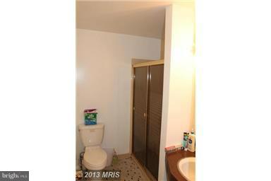 6404 Greeley Boulevard Springfield, VA 22152 - Photo 14 of 23 Bath (Master)