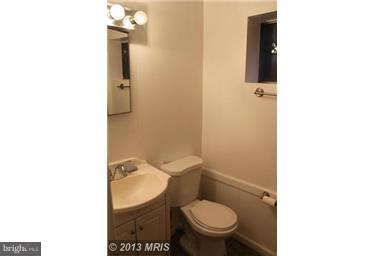 6404 Greeley Boulevard Springfield, VA 22152 - Photo 22 of 23 Bath