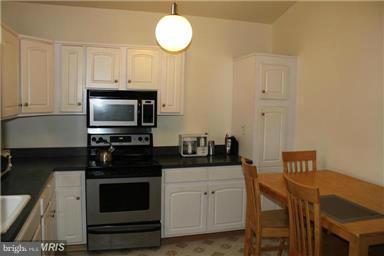 6404 Greeley Boulevard Springfield, VA 22152 - Photo 10 of 23 Kitchen