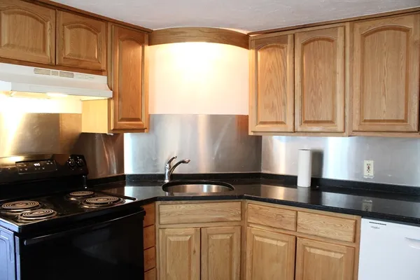$2,300 | 20-22 Emerson Street, Unit 20, Stoneham, MA 02180
