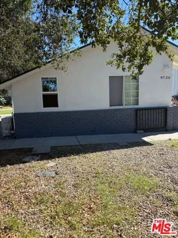 a view of a back yard of the house