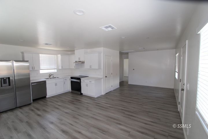 915 West Dolphin Avenue Ridgecrest, CA 93555 - Photo 9 of 19