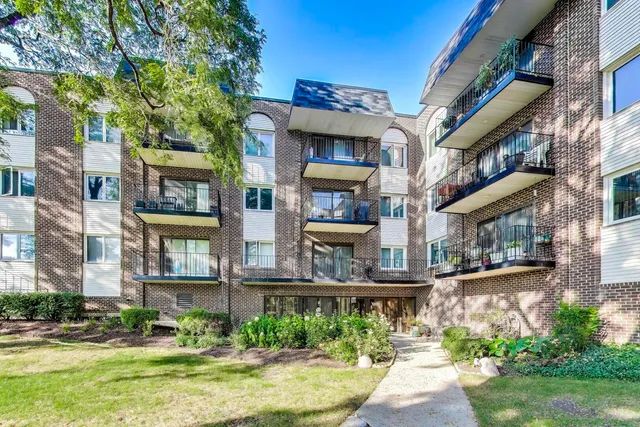 $2,000 | 1200 West Northwest Highway, Unit 308, Mount Prospect, IL 60056