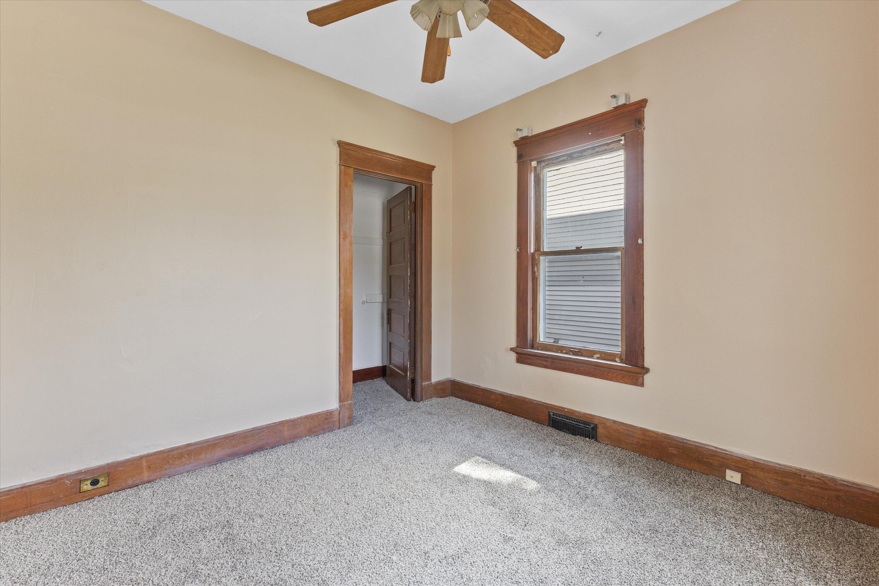 2401 Hansen Avenue Racine, WI 53405 - Photo 11 of 32 28-KCM-57