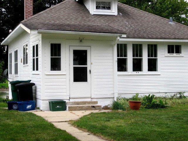 6N284 Riverside Drive St. Charles, IL 60174 - Photo 2 of 26 a view of a house with a yard