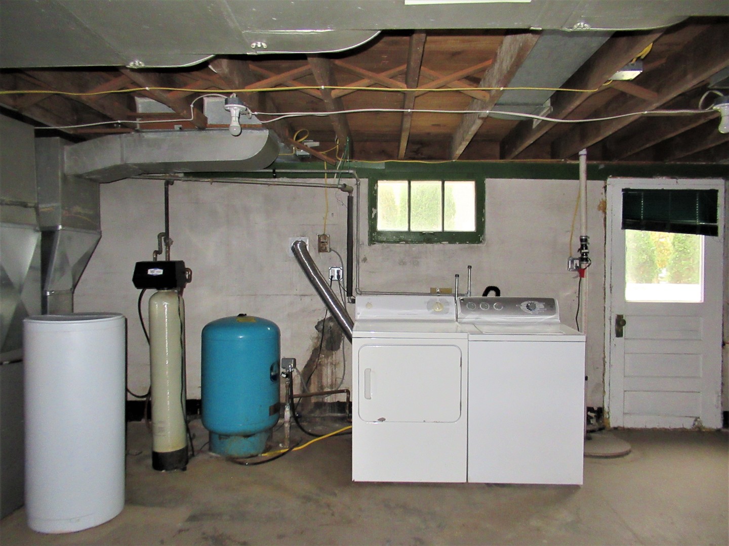 6N284 Riverside Drive St. Charles, IL 60174 - Photo 16 of 26 a utility room with dryer and washer