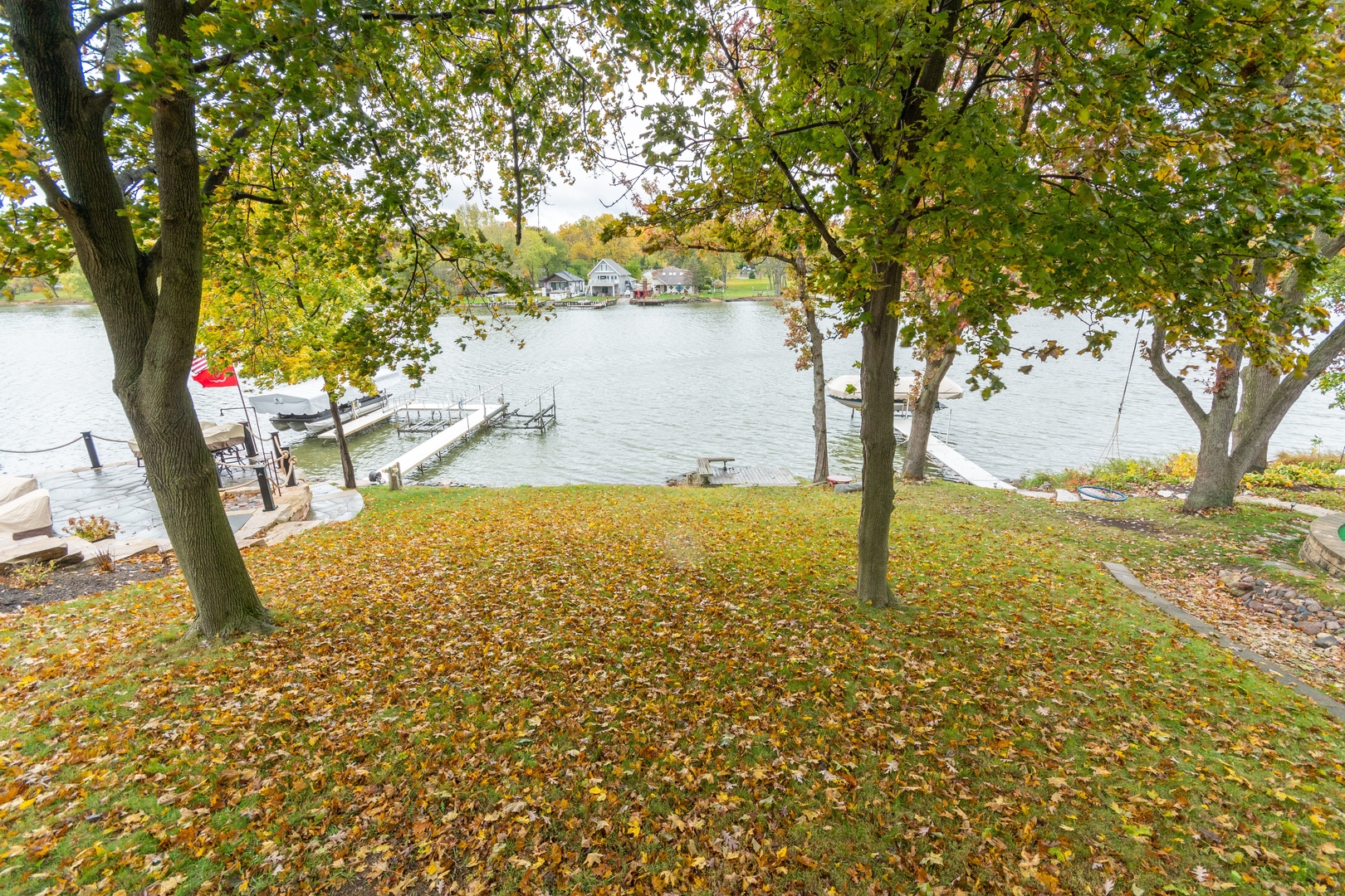 6N284 Riverside Drive St. Charles, IL 60174 - Photo 22 of 26 a view of a yard with an tree