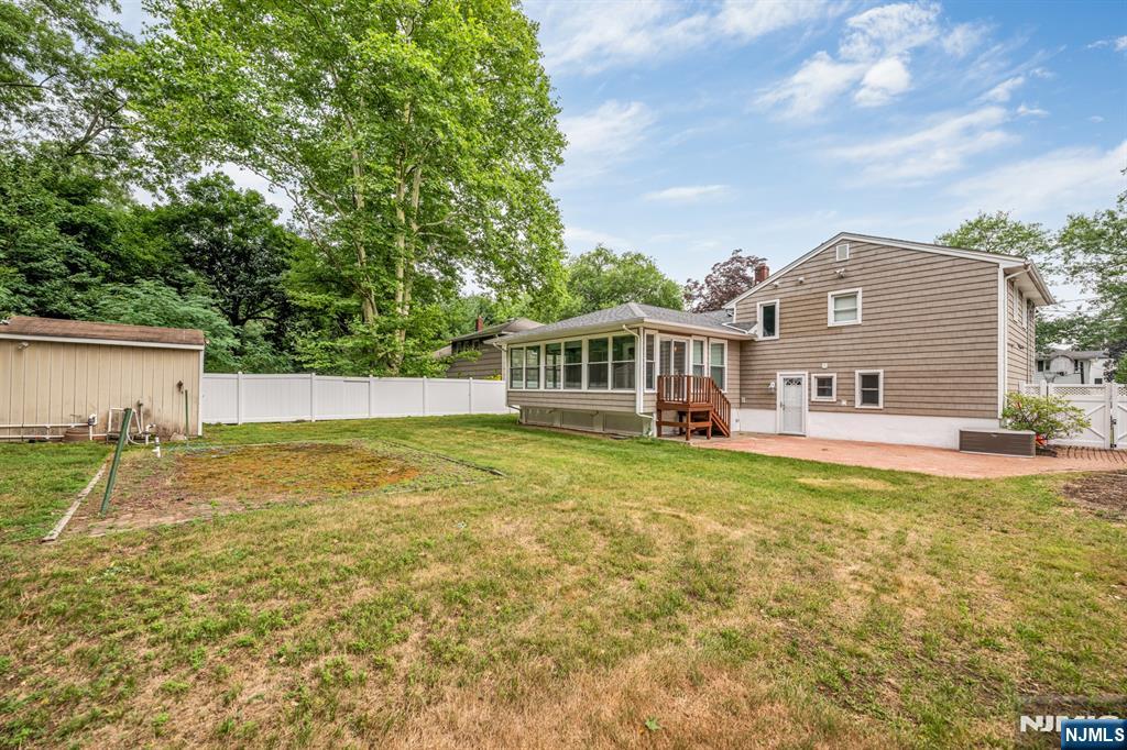 45 Jay Drive Paramus, NJ 07652 - Photo 38 of 41