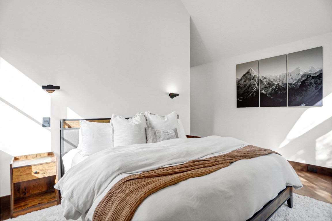 150 Game Trail Road Silverthorne, CO 80498 - Photo 18 of 47 a bedroom with a bed and a painting on the wall