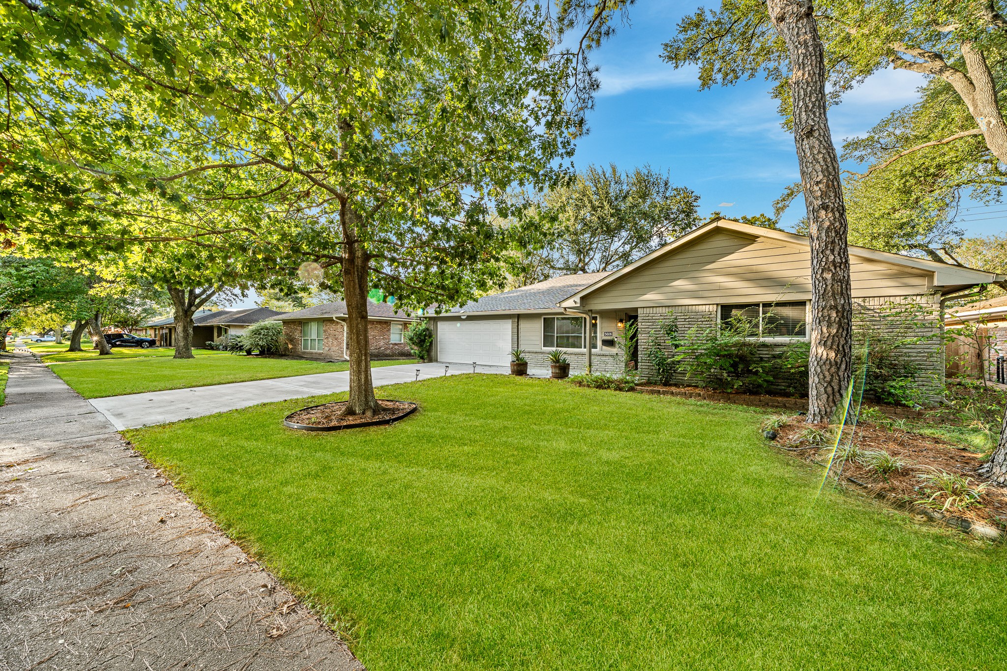 5606 Warm Springs Road Houston, TX 77035 - Photo 4 of 37 Gallery Image 4