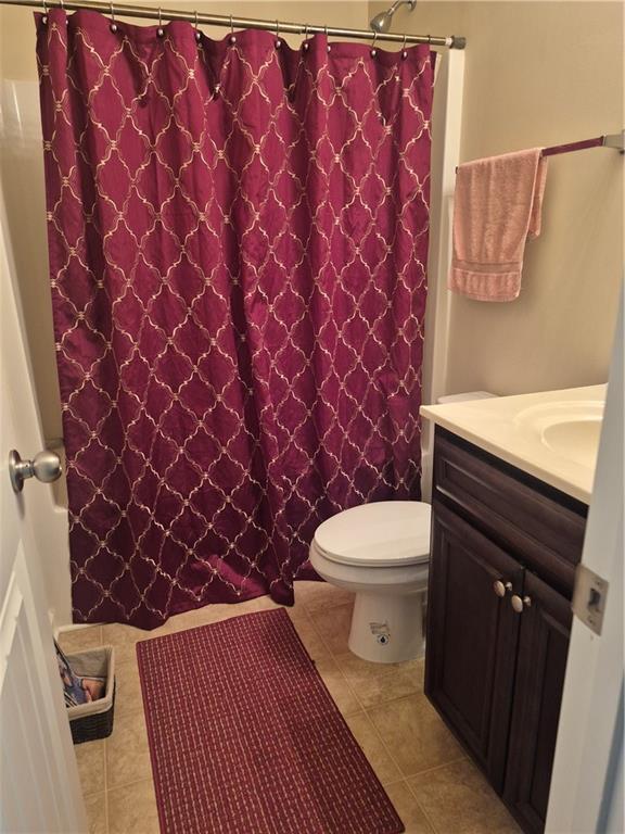 2269 Reddy Farm Lane Grayson, GA 30017 - Photo 33 of 46 a bathroom with a toilet and a shower curtain