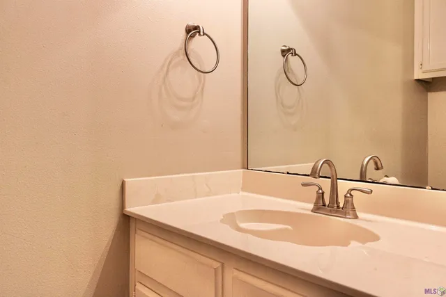 $160,000 | 4154 Jefferson Woods Drive, Baton Rouge, LA 70809