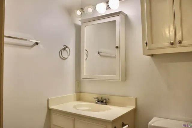 $160,000 | 4154 Jefferson Woods Drive, Baton Rouge, LA 70809