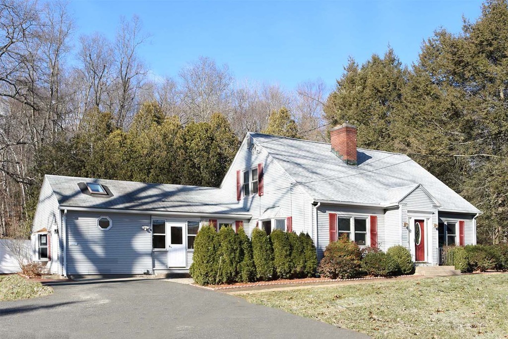 362 Montgomery Road Westfield, MA 01085 - Photo 4 of 30 Gallery Image 4
