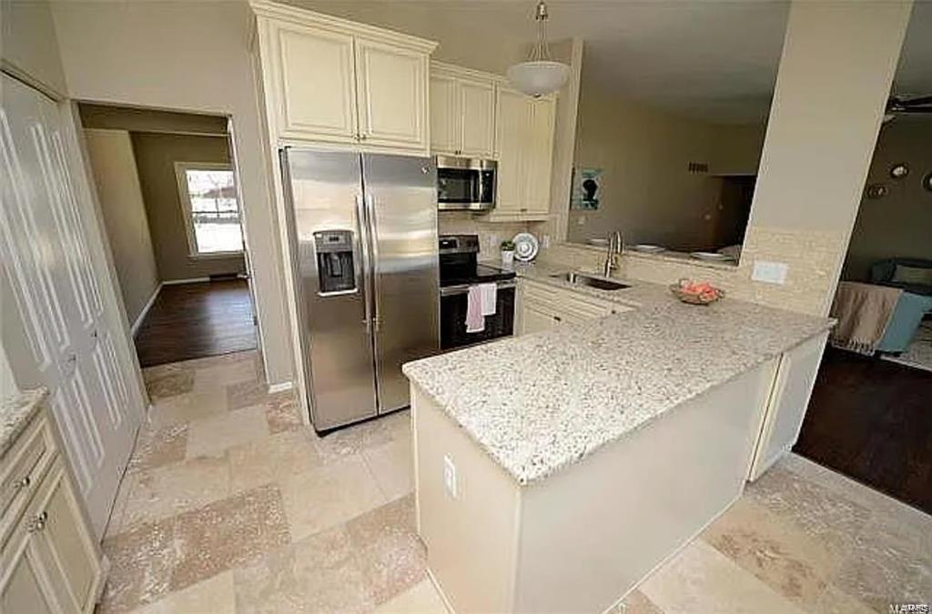 89 Burning Tree Drive Chesterfield, MO 63017 - Photo 8 of 23