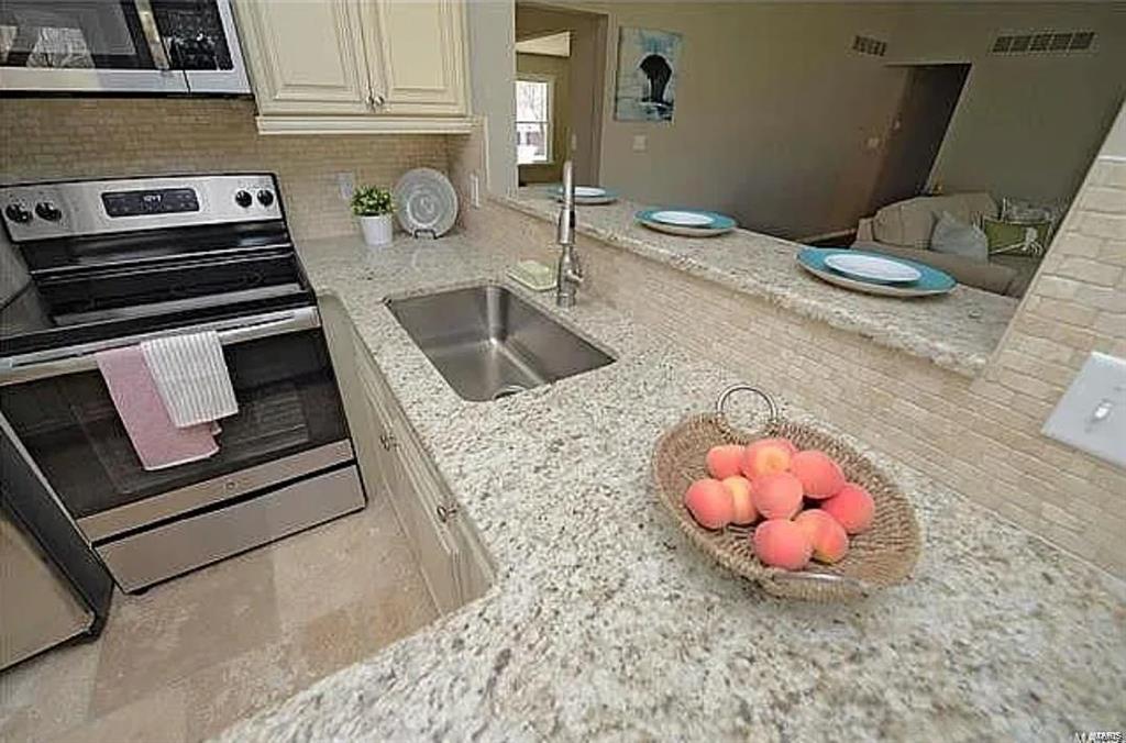 89 Burning Tree Drive Chesterfield, MO 63017 - Photo 9 of 23