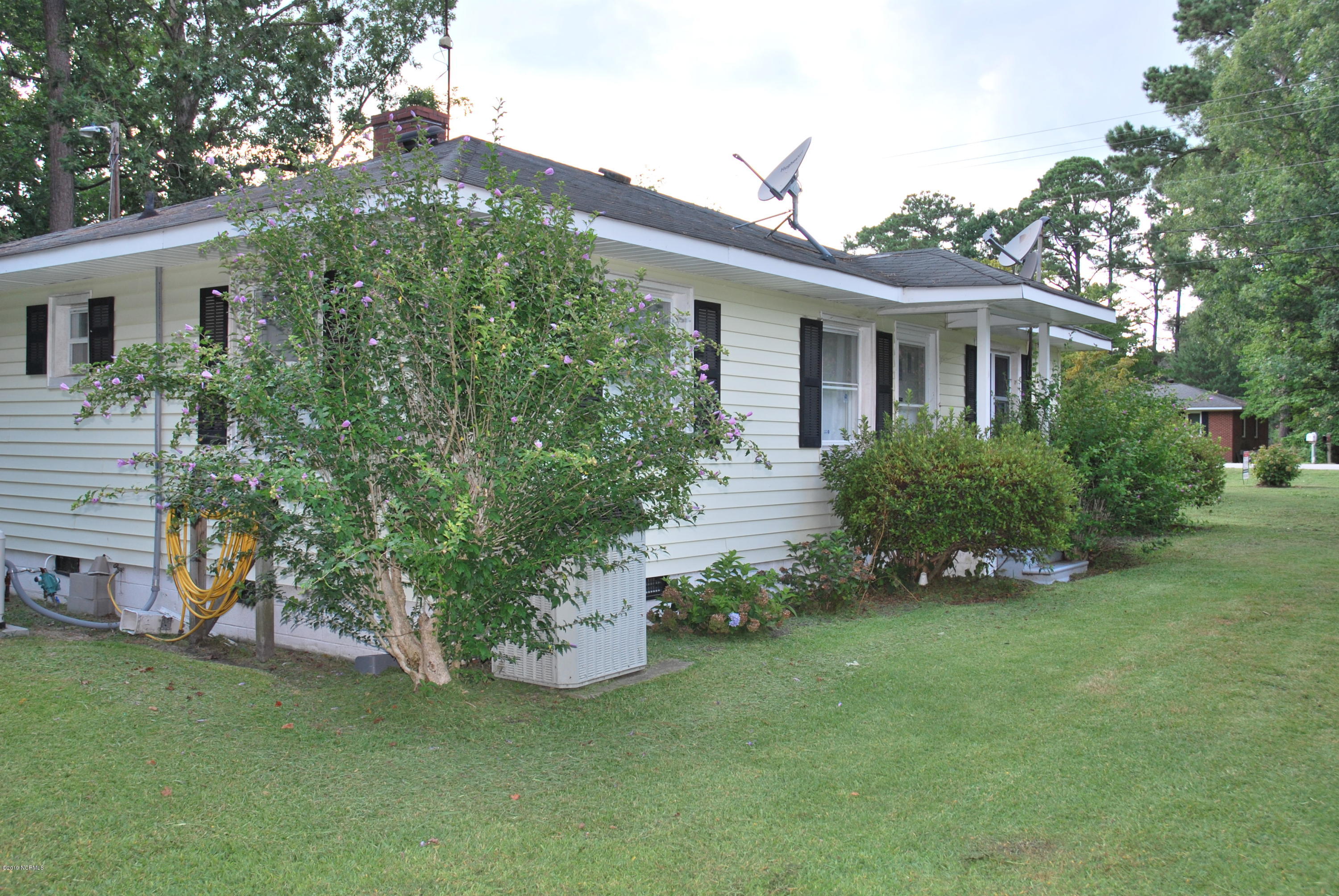 3419 Dobbs Farm Road Kinston, NC 28504 - Photo 3 of 27 DSC_0032