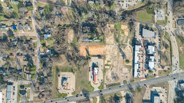 a view of a yard