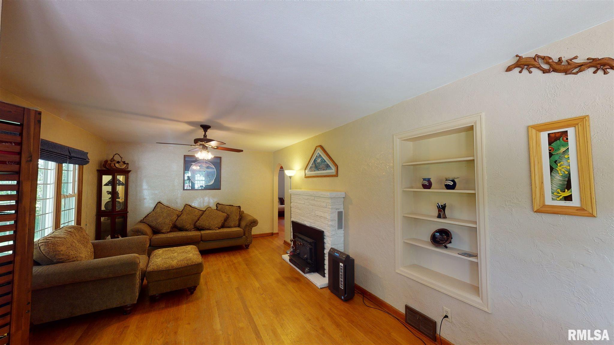 1919 North Kickapoo Creek Road Peoria, IL 61604 - Photo 4 of 46 Gallery Image 4