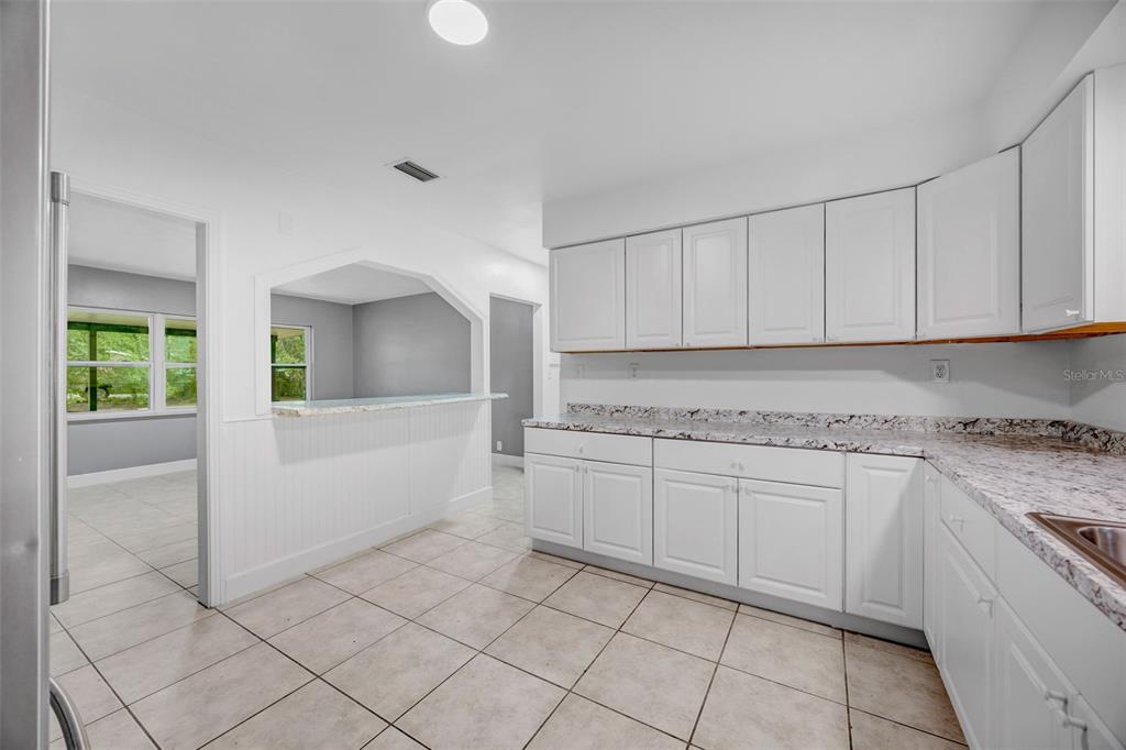 308 South Kingsway Road Seffner, FL 33584 - Photo 13 of 31