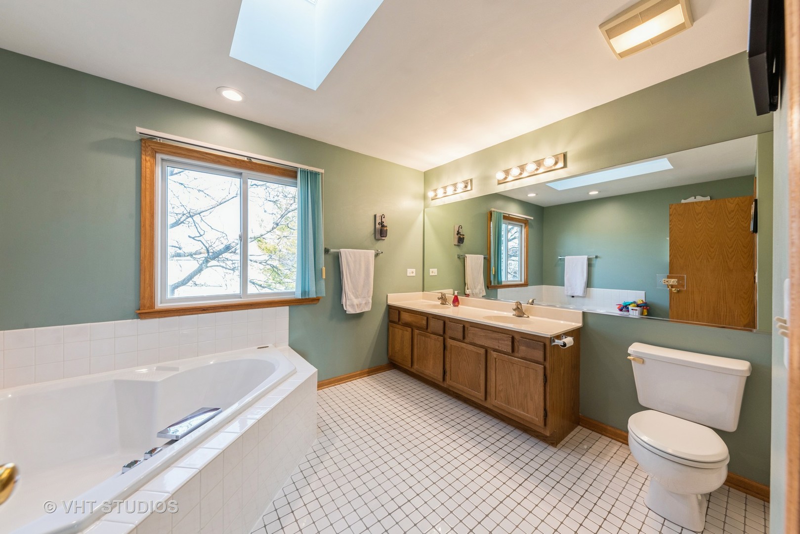 86 Cambridge Drive Grayslake, IL 60030 - Photo 10 of 16