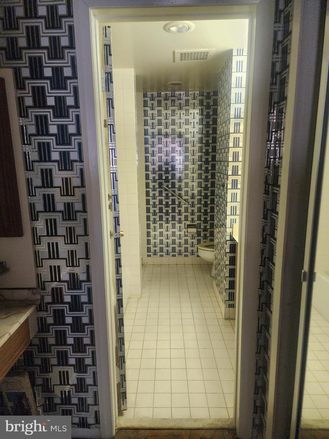 3601 Clarks Lane, Unit 416 Baltimore, MD 21215 - Photo 47 of 68 a bathroom with a shower