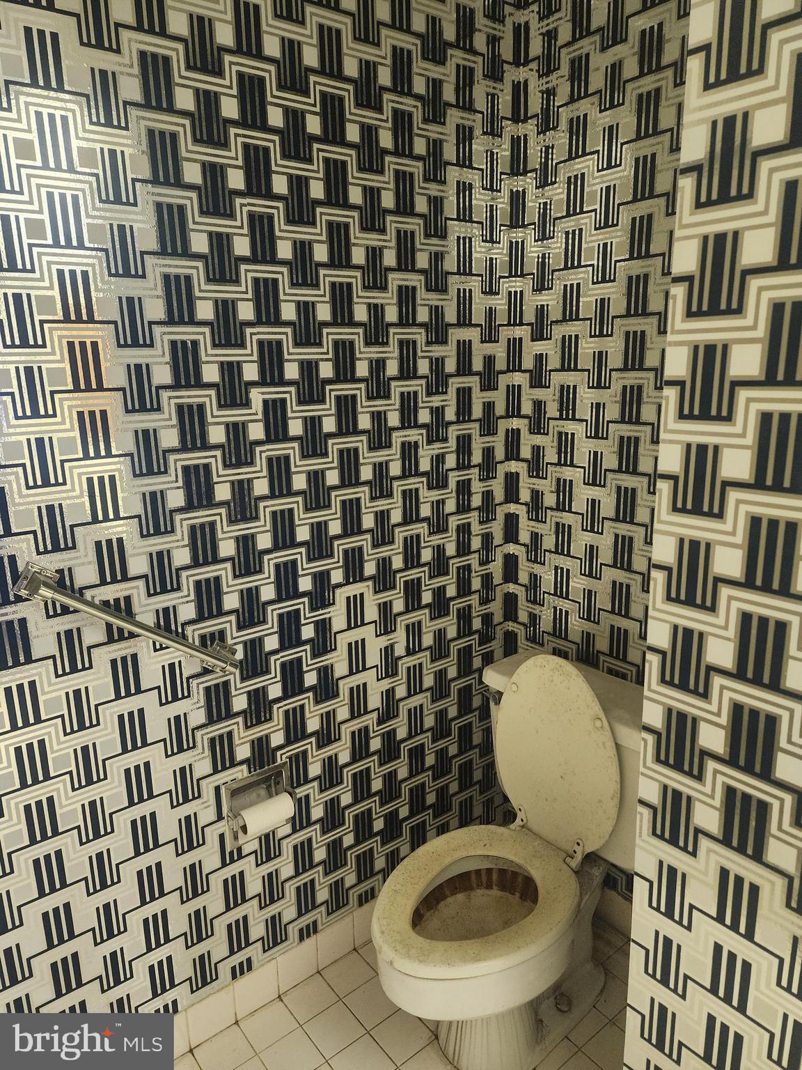 3601 Clarks Lane, Unit 416 Baltimore, MD 21215 - Photo 50 of 68 a bathroom with a toilet and a sink