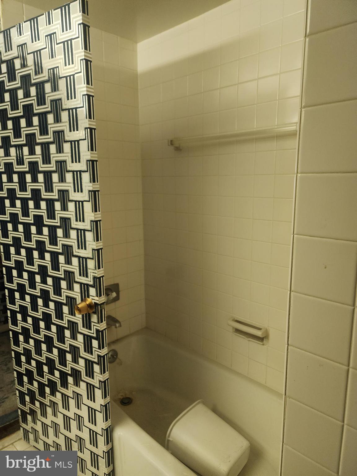 3601 Clarks Lane, Unit 416 Baltimore, MD 21215 - Photo 52 of 68 a bathroom with a shower toilet and sink