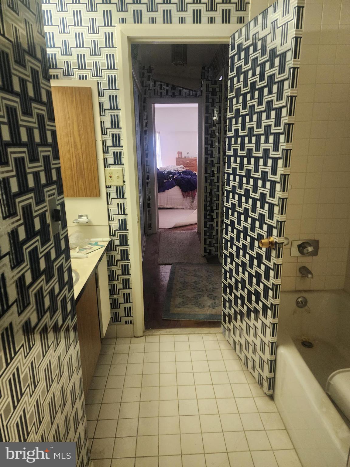 3601 Clarks Lane, Unit 416 Baltimore, MD 21215 - Photo 53 of 68 a bathroom with a bathtub and shower