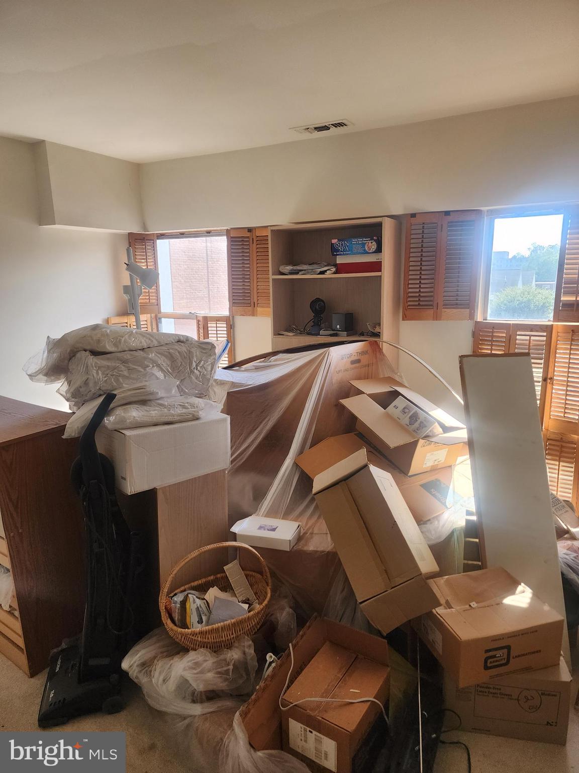 3601 Clarks Lane, Unit 416 Baltimore, MD 21215 - Photo 55 of 68 a room with furniture and a table