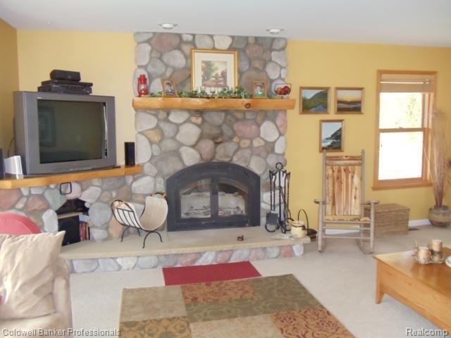 8419 Perry Lake Road Clarkston, MI 48348 - Photo 6 of 25 Fabulous Family/Living Room
