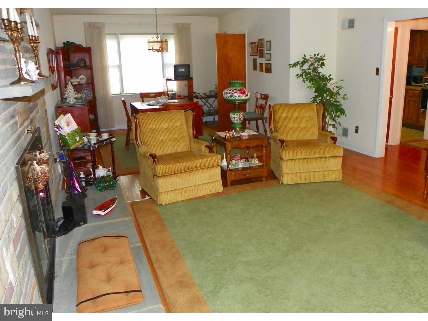 4001 Coleridge Road Wilmington, DE 19802 - Photo 6 of 16 Living Room