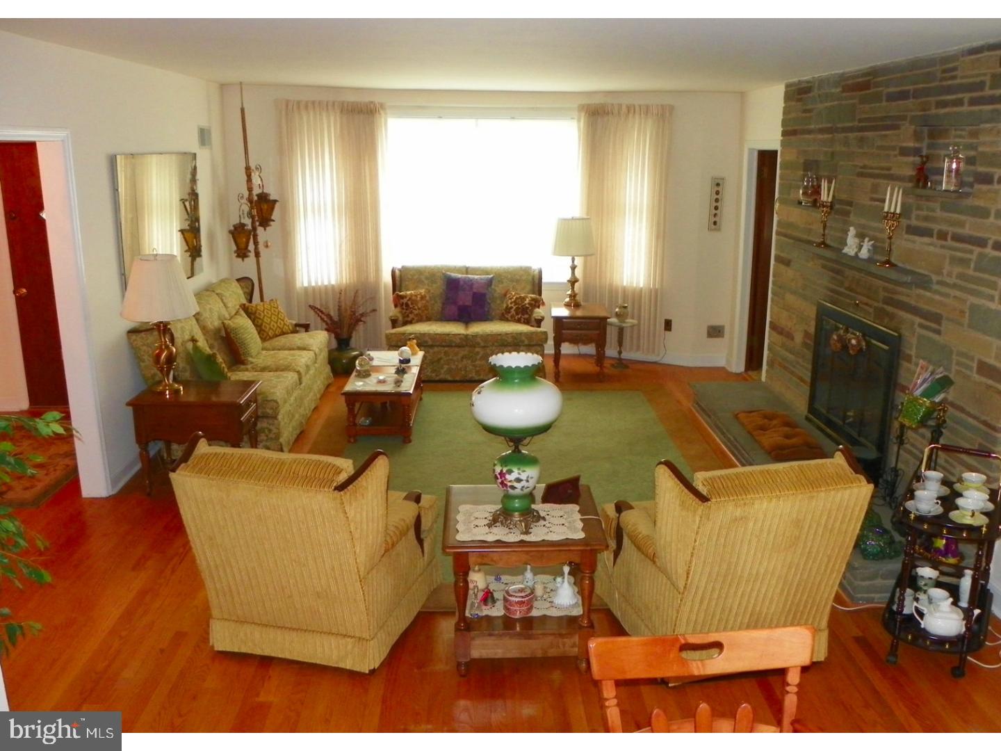 4001 Coleridge Road Wilmington, DE 19802 - Photo 8 of 16 Living Room