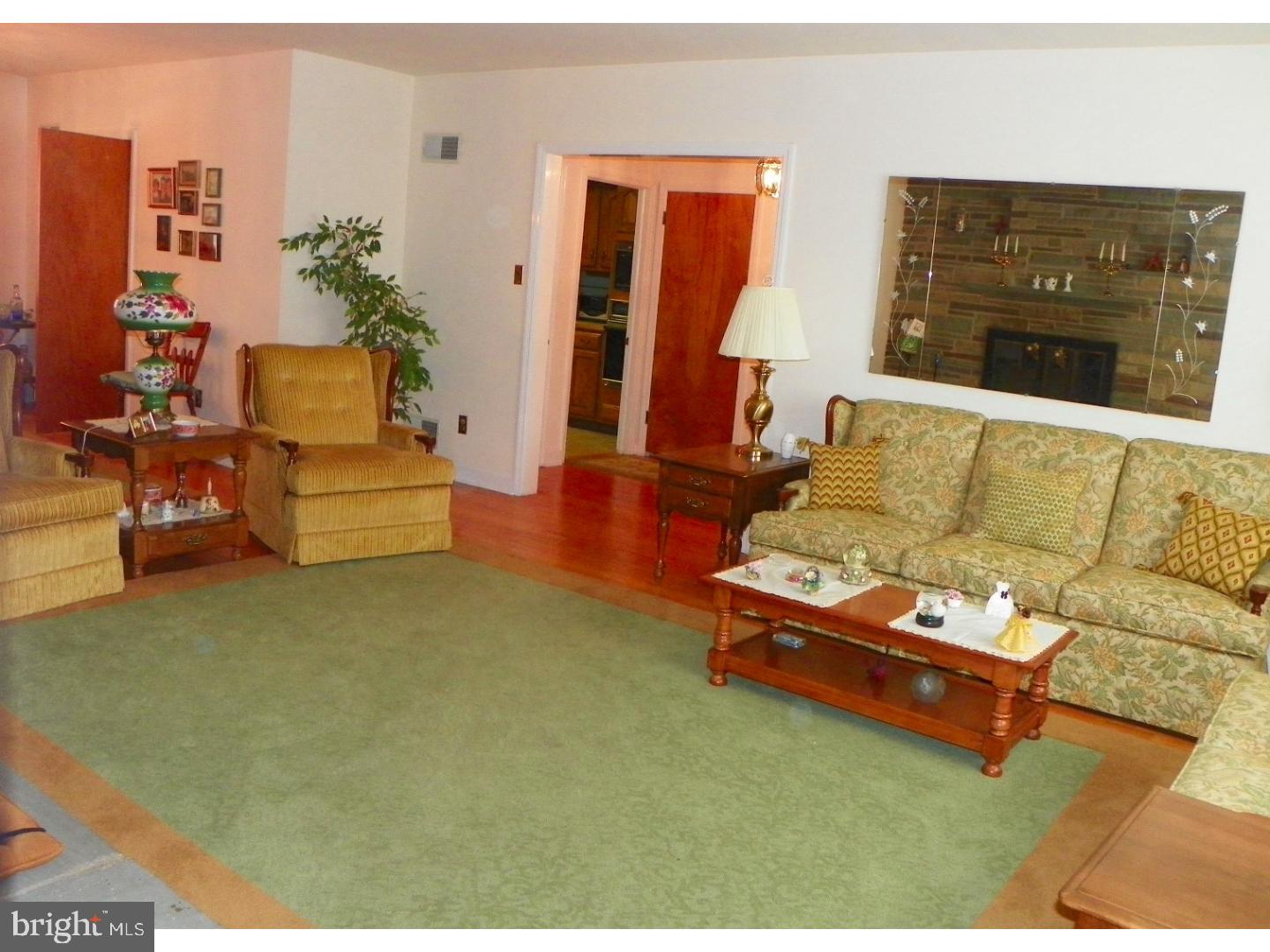 4001 Coleridge Road Wilmington, DE 19802 - Photo 10 of 16 Living Room