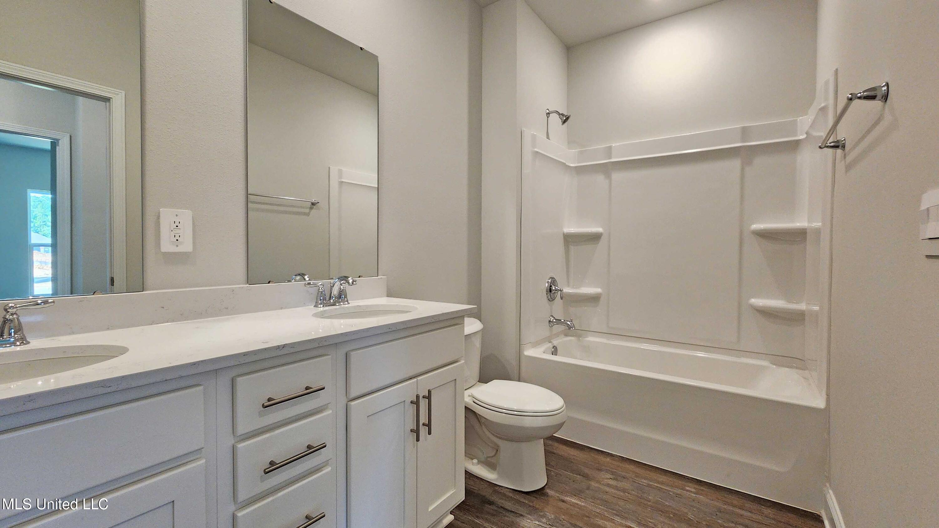 16178 Blue Rdg Drive Gulfport, MS 39503 - Photo 21 of 32 Bathroom 2