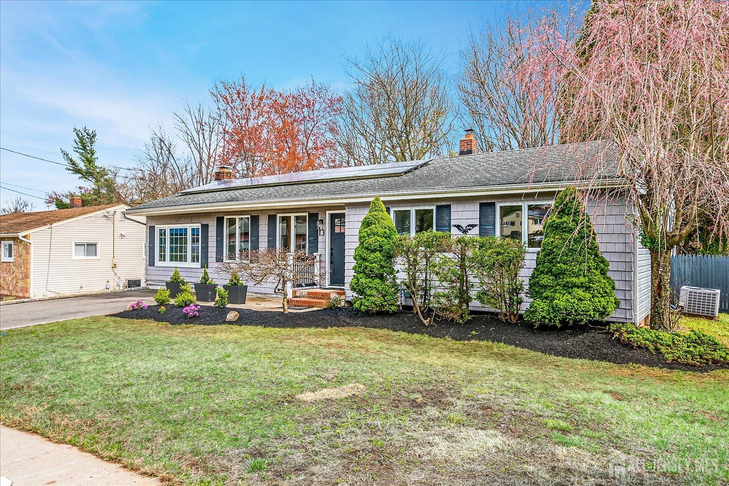 13 Brookside Road Edison, NJ 08817 - Photo 2 of 56