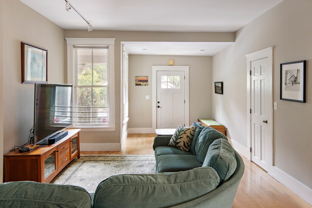 38 Newbern Street Boston, MA 02130 - Photo 5 of 24 Gallery Image 5