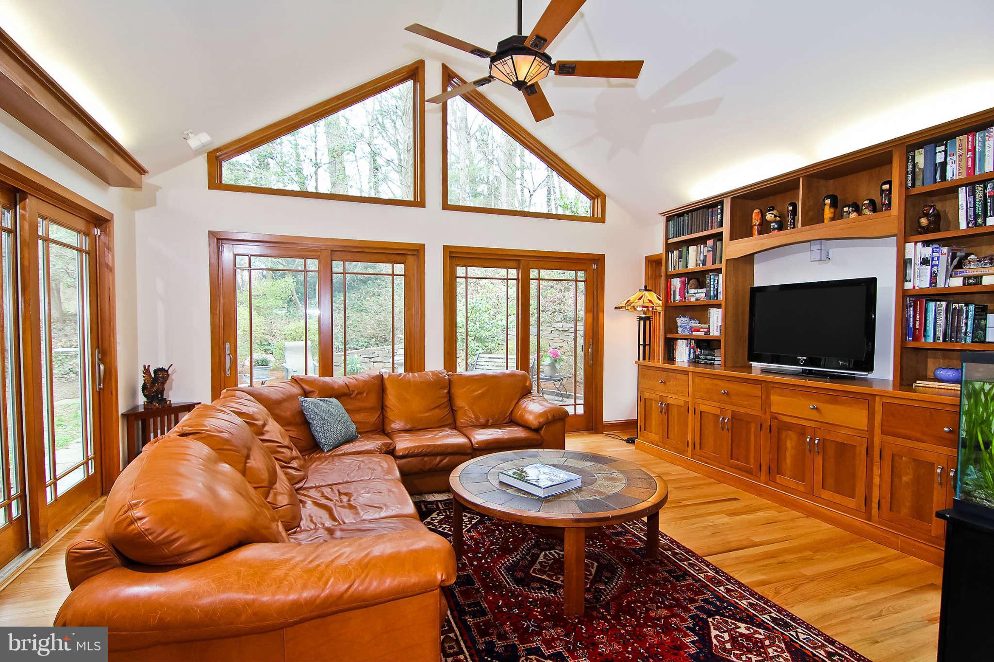 9404 Pin Oak Drive Silver Spring, MD 20910 - Photo 8 of 30 Family Room