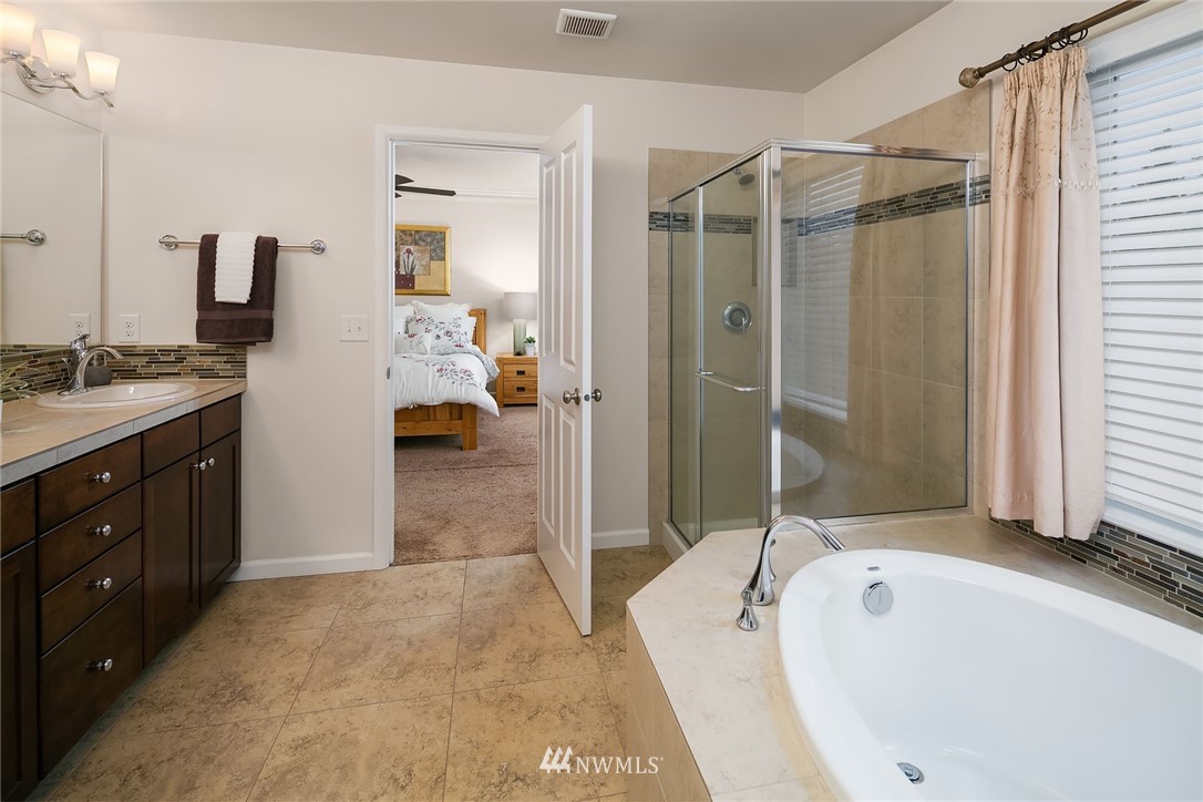 13858 163rd Place Southeast Renton, WA 98059 - Photo 14 of 21 Gallery Image 14