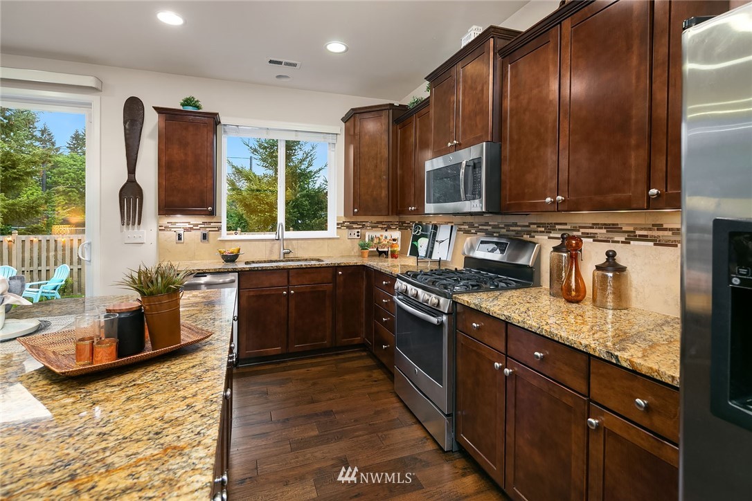 13858 163rd Place Southeast Renton, WA 98059 - Photo 8 of 21 Gallery Image 8