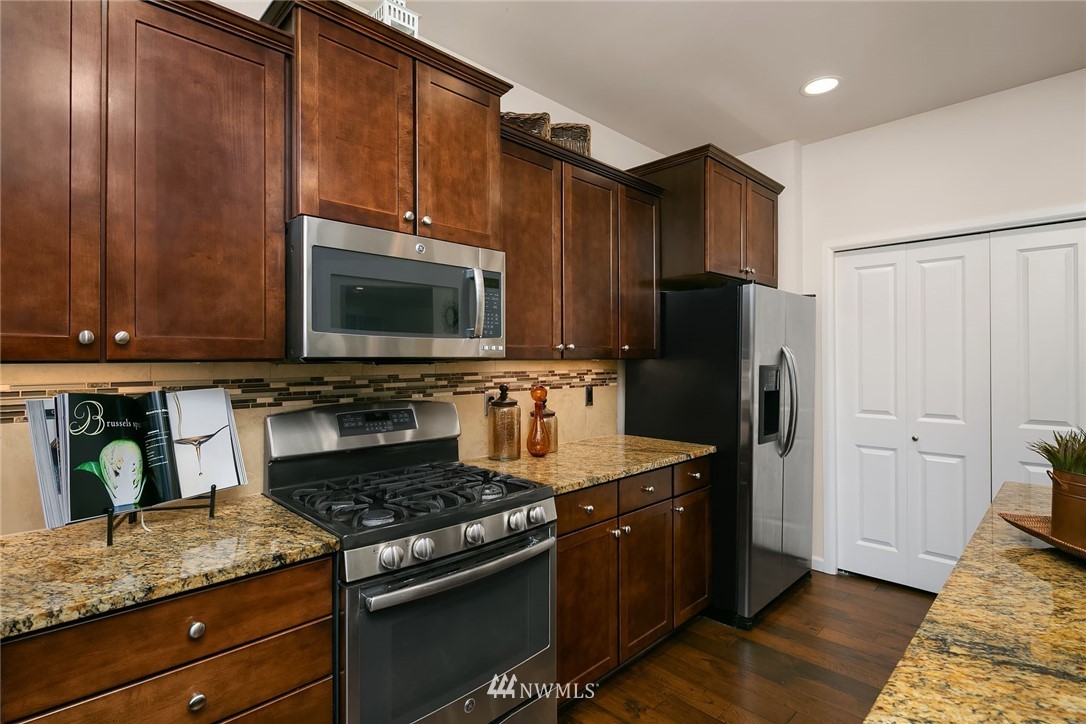 13858 163rd Place Southeast Renton, WA 98059 - Photo 9 of 21 Gallery Image 9