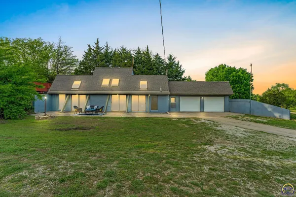 $269,000 | 3325 Northwest Pipkin Road, Topeka, KS 66618